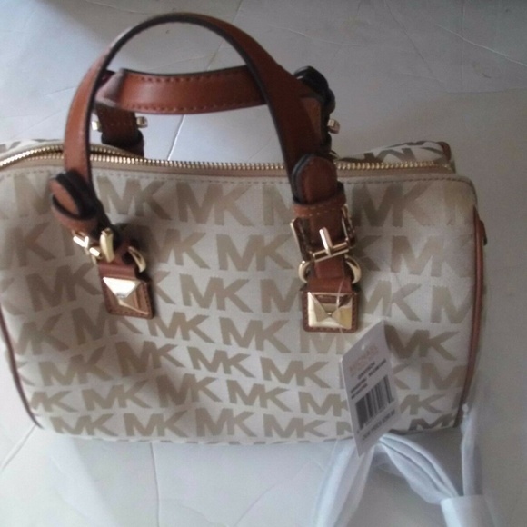 Michael Kors Camel Luggage Signature Medium Satche - Picture 6 of 8